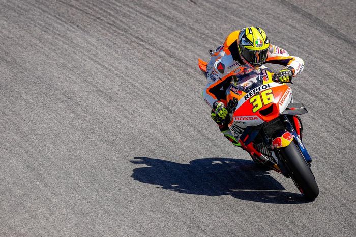 Joan Mir tidak akan ditemani Marc Marquez di sisi paddock Repsol Honda pada MotoGP Argentina 2023, 31 Maret - 2 April 2023. 