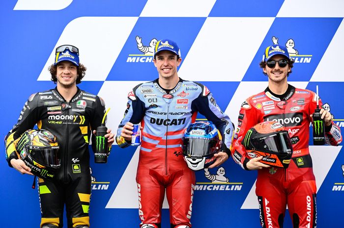 Pembalap tiga besar saat kualifikasi MotoGP Argentina 2023. (Ki-ka) Marco Bezzecchi (Mooney VR46), pole sitter Alex Marquez (Gresini Racing), Francesco Bagnaia (Ducati Lenovo).