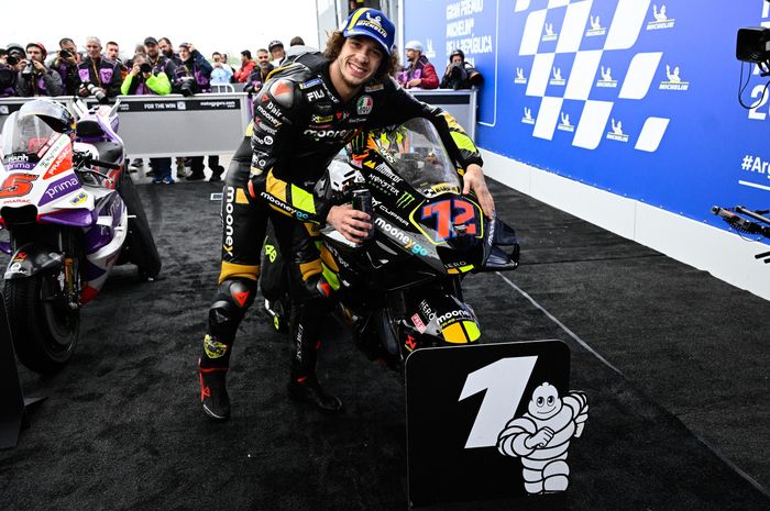 Ekspresi pembalap Mooney VR46, Marco Bezzecchi, usai juarai MotoGP Argentina 2023, Minggu (2/4/2023)