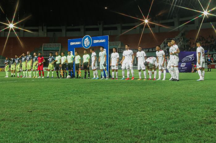 Suasana pertandingan pekan ke-32 Liga 1 2022-2023 antara Persib Bandung Vs Persis Solo di Stadion Pakansari, Cibinong, Kabupaten Bogor, Selasa (4/4/2023).
