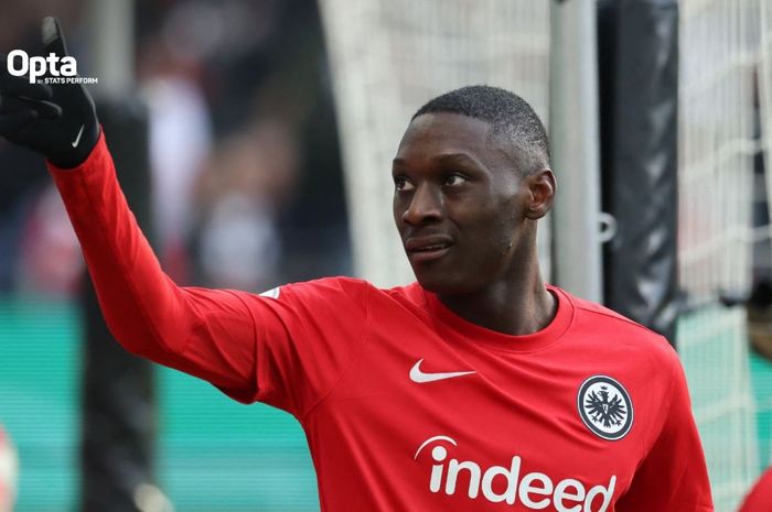 Penyerang Eintracht Frankfurt, Randal Kolo Muani.