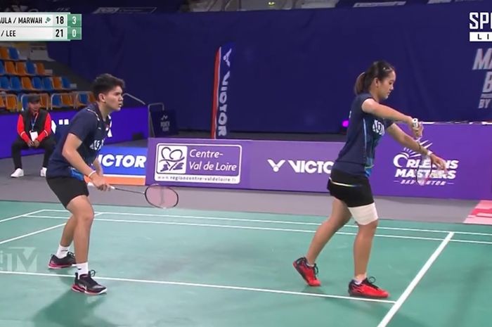 Ganda campuran Indonesia, Adnan Maulana/Nita Violina Marwah saat beraksi di babak semifinal Orleans Masters 2023 di Palais des Sports, Orleans, Prancis, Sabtu (8/4/2023).