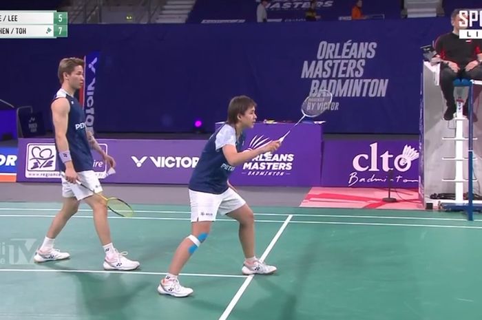 Ganda campuran Malaysia, Chen Tang Jie/Toh Ee Wei tampil pada final Orleans Masters 2023 di Palais des Sports, Orleans, Prancis, Minggu (9/4/2023)