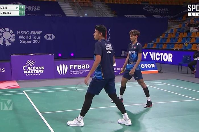 Ganda putra Indonesia, Muhammad Shohibul Fikri/Bagas Maulana saat melawan Chen Bo Yang/Liu Yi (China) pada final Orleans Masters 2023, di Palais des Sports, Orleans, Prancis, Minggu (9/4/2023).