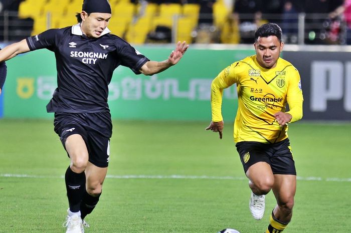 Bek Jeonnam Dragons, Asnawi Mangkualam, saat pertandingan melawan Seongnam FC, Sabtu (8/4/2023).