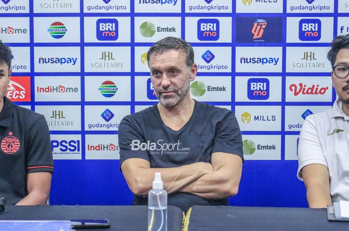 Pelatih Persija Jakarta, Thomas Doll, saat menghadiri sesi jumpa pers  laga pekan ke-33 Liga 1 2022 di Stadion Indomilk Arena, Tangerang Banten, Senin (10/4/2023) malam.