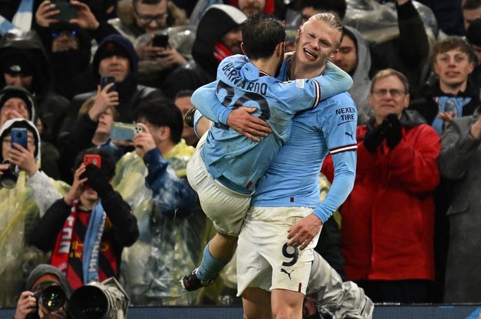 Striker Manchester City, Erling Haaland, merayakan gol ke gawang Bayern Muenchen dalam laga leg pertama perempat final di Stadion Etihad, Selasa (11/4/2023). Dalam hasil  Liga Champions terbaru, Haaland cetak rekor. Man City habisi Bayern.