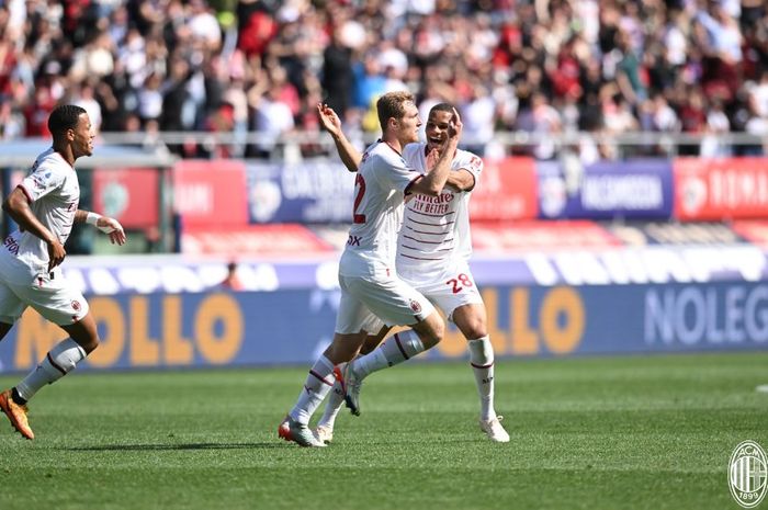 Gelandang AC Milan, Tommaso Pobega, merayakan gol ke gawang Bologna dalam giornata 30 Liga Italia 2022-2023 di Stadion Renato dall'Ara, Sabtu (15/4/2023).