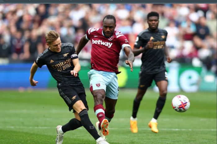 Arsenal gagal membawa pulang penuh dalam lawatannya ke markas West Ham United, London Stadium, usai bermain seri 2-2 pada pekan ke-31 Liga Inggris 2022-2023.