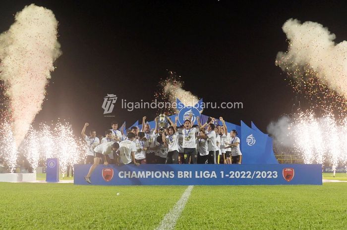 Momen perayaan juara Liga 1 2022-2023 PSM Makassar di Stadion BJ Habibie, Pare-pare, Minggu (16/4/2023).