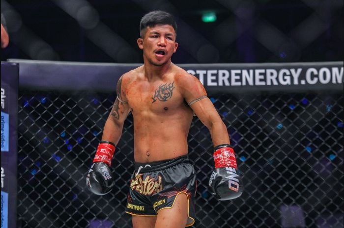 Rodtang Jitmuangnon, memprediksi hasil laga puncak ONE Fight Night 12 (15/7/2023) antara Superlek Kiatmuu9 kontra Tagir Khalilov.