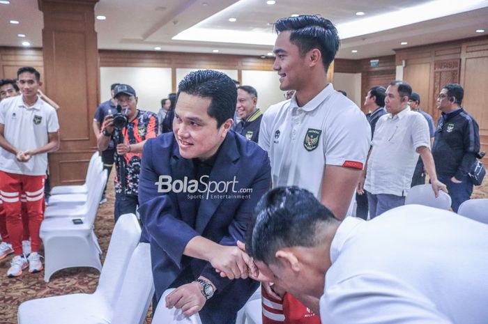 Ketua Umum PSSI, Erick Thohir, sedang menyambangi para pemain timnas U-22 Indonesia di Hotel Sultan, Senayan, Jakarta, Jumat (21/4/2023) sore.