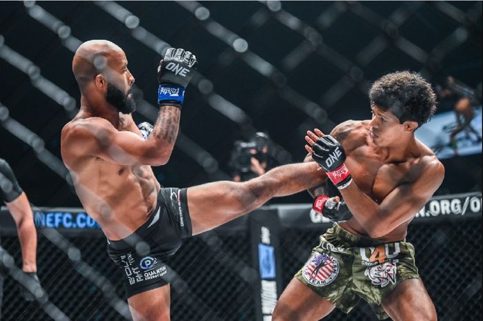 Demetrious Jonhson akan melakoni laga trilogi kontra Adriano Moraes di ONE Fight Night 10, Sabtu (6/5/2023) di Denver, Amerika Serikat.