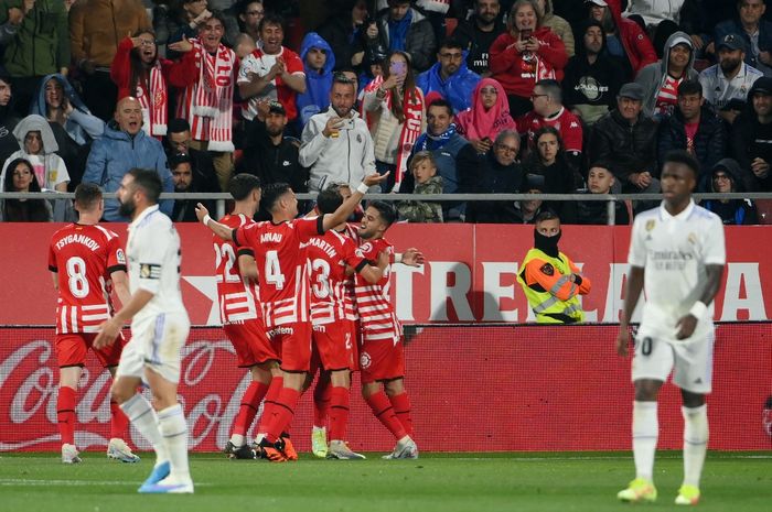 Para pemain Girona merayakan gol Valentin Castellanos ke gawang Real Madrid dalam laga Liga Spanyol di Stadion Montilivi, Selasa (25/4/2023).