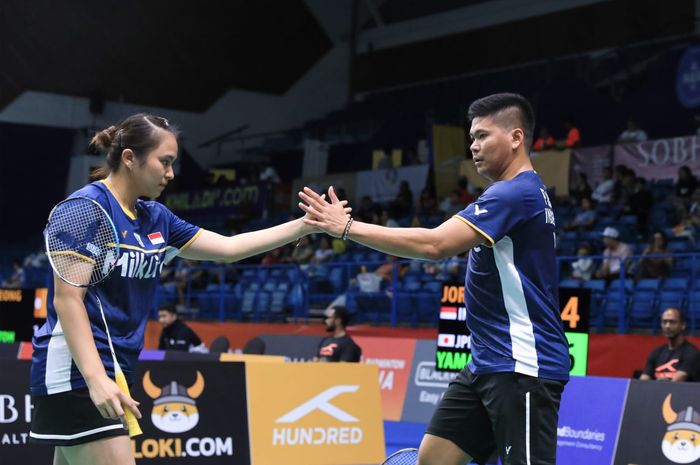 Pasangan ganda campuran Indonesia, Praveen Jordan/Melati Daeva Oktavianti, pada babak pertama Kejuaraan Asia 2023 di Sheikh Rashid Bin Hamdan Indoor Hall, Al Nasr Club, Dubai, Uni Emirat Arab (25/4/2023).