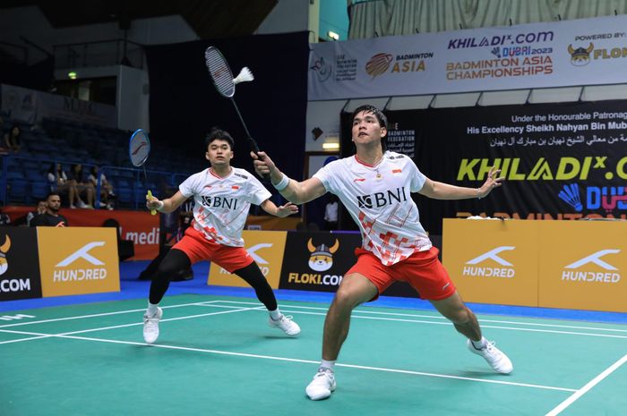 Pasangan ganda putra Indonesia, Leo Rolly Carnando/Daniel Marthin, pada babak pertama Kejuaraan Asia 2023 di Sheikh Rashid Bin Hamdan Indoor Hall, Al Nasr Club, Rabu (26/4/2023).