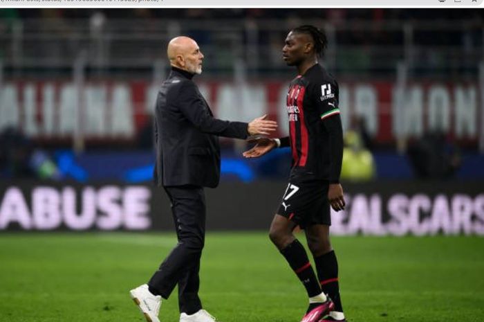 Pelatih AC Milan, Stefano Pioli, kecewa karena ditahan imbang Napoli setelah unggul 2-0 di babak pertama pada duel Liga Italia (29/10/2023).