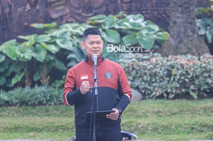 Ketua National Olympic Committe (NOC) atau Komite Olimpiade Indonesia, Raja Sapta Oktohari, sedang memberikan sambutan dalam pelepasan kontingen Indonesia untuk SEA Games 2023 di Kantor Kemenpora, Senayan, Jakarta, Selasa (2/5/2023) pagi.