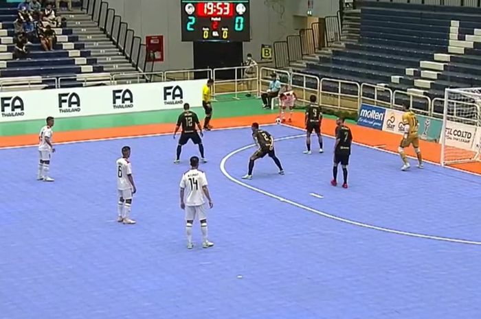 Black Steel FC (Indonesia) vs Thai Son Nam (Vietnam) dalam laga kedua Grup B AFF Futsal Club Championship 2023 di Terminal 21 Hall Korat, Nakhon Ratchasima, Thailand, Selasa (2/5/2023).