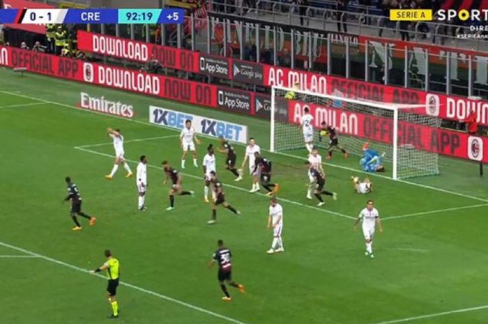 AC Milan terhindar dari kekalahan kala menjamu Cremonese lantaran gol telat Junior Messias mengakhiri laga menjadi 1-1 di San Siro.