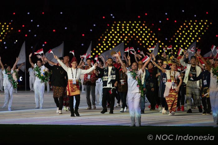 Defile tim Indonesia saat upacara pembukaan SEA Games 2023. Kemenpora masih mengevaluasi jumlah atlet yang diberangkatkan menuju edisi terdekat di Thailand pada Desember 2025.  
