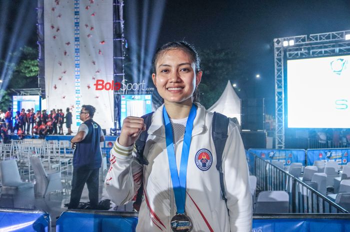 Atlet panjat tebing putri Indonesia, Desak Made Rita Kusuma Dewi,  sedangberpose setelah laga Piala Dunia Panjat Tebing 2023 ( IFSC World Cup) di Lot 6 Gelora Bung Karno, Senayan, Jakarta, Minggu (7/5/2023) malam.