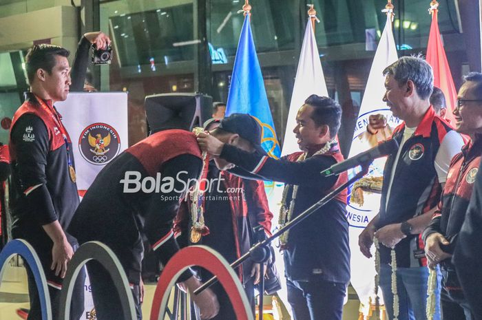 Termasuk Timnas Voli putra Indonesia, agenda sambutan untuk lima cabor yang dilaksanakan secara bersamaan ini berlangsung di Terminal 3 Bandara Soekarno Hatta, Tangerang, Rabu (10/5/2023) malam.