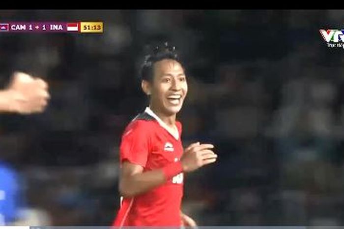 Pemain Timnas U-22 Indonesia, Beckham Putra Nugraha, melakukan selebrasi usai mencetak gol ke gawang Timnas U-22 Kamboja.