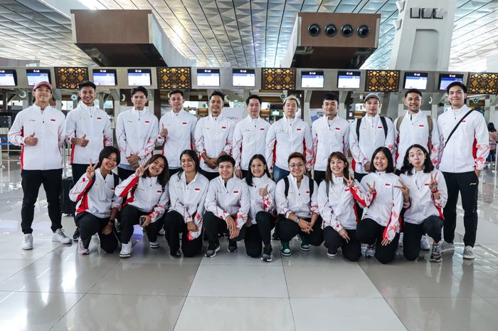 Keberangkat tim Indonesia pada Sudirman Cup 2023 di Bandara Soekarno-Hatta, Tangerang, Banten, Kamis (11/5/2023)