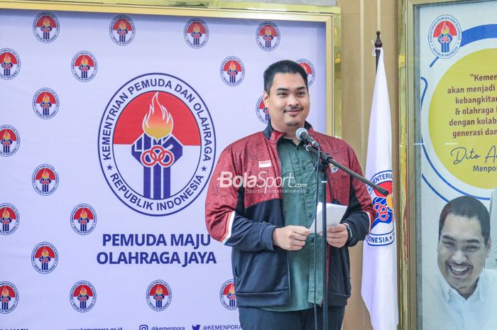 Menteri Pemuda dan Olahraga Republik Indonesia, Dito Ariotedjo, sedang memberikan sambutan di Kantor Kemenpora, Senayan, Jakarta, Jumat (12/5/2023) siang.