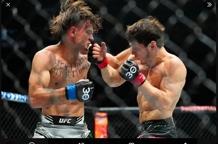 Aksi jagoan setipe Khamzat Chimaev, Movsar Evloev (kanan) mengudang heran dari lawannya di UFC 288, Diego Lopes.