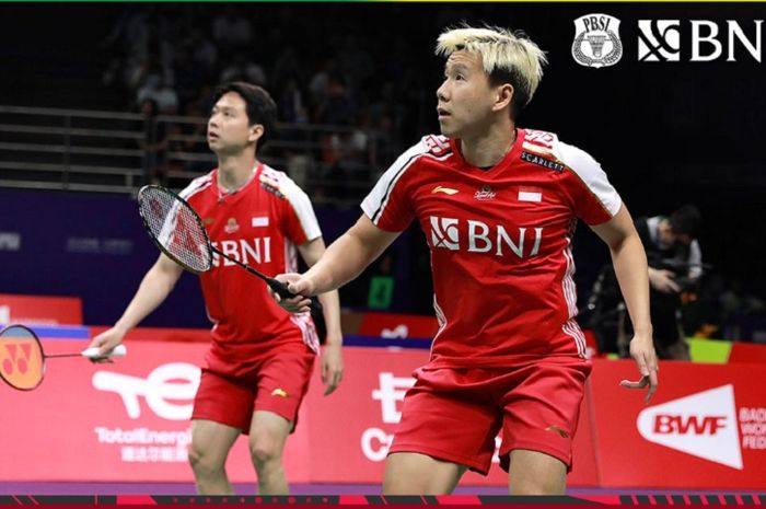 Ganda putra Indonesia, Marcus Fernaldi Gideon/Kevin Sanjaya Sukamuljo saat beraksi pada babak pertama penyisihan Grup B Sudirman Cup 2023, antara Indonesia vs Kanada di Suzhou Olympic Sports Center, Suzhou, China, Senin (15/5/2023).