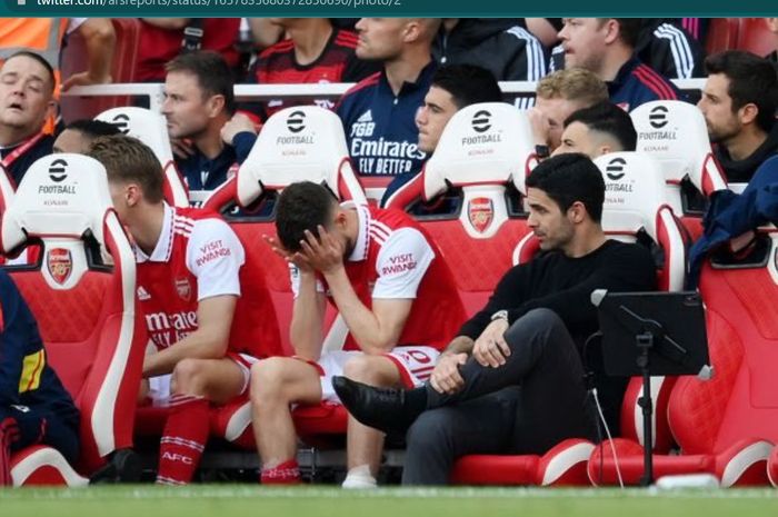 Ekspresi kekecewaan Mikel Arteta di bangku cadangan pemain saat Arsenal takluk 0-3 dari Brighton &amp; Hove Albion, Minggu (14/5/2023) malam WIB.