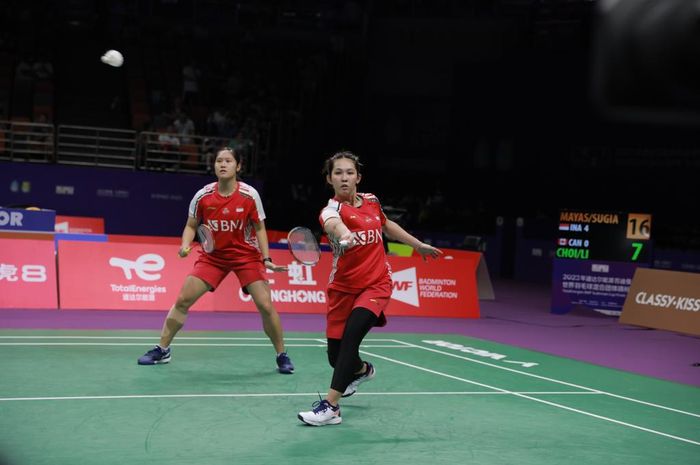 Aksi Lanny Tria Mayasari/Ribka Sugiarto saat membela Indonesia pada laga pertama penyisihan Grup B Sudirman Cup 2023 melawan Kanada, Senin (15/5/2023)