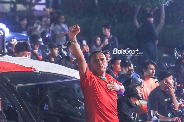 Suasana perayaan masyarakat Indonesia terhadap keberhasilan timnas U-22 Indonesia meraih medali emas SEA Games 2023 Kamboja di Bunderan HI, Jakarta, Selasa (16/5/2023) malam.