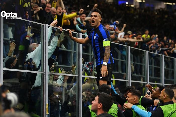 Lautaro Martinez merayakan gol ke gawang AC Milan dalam leg 2 babak semifinal Liga Champions 2022-2023 di Stadion Giuseppe Meazza, Selasa (16/5/2023).