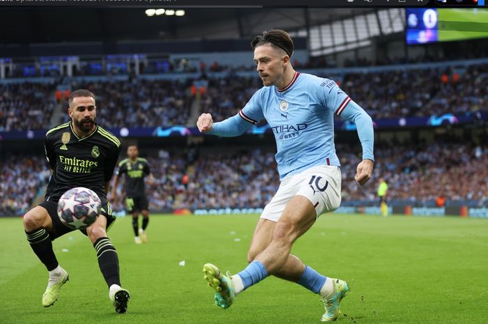 Aksi Jack Grealish dalam laga leg 2 babak semifinal Liga Champions 2022-2023 antara Manchester City dan Real Madrid di Etihad Stadium, Rabu (17/5/2023).