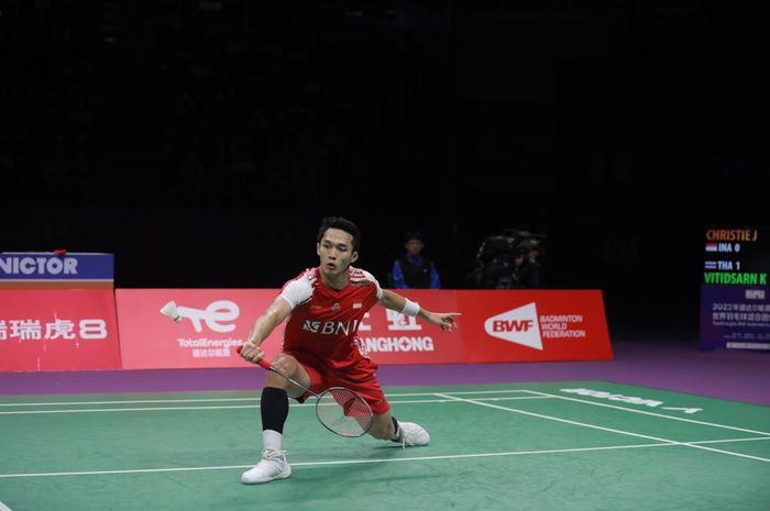 Pebulu tangkis tunggal putra Indonesia, Jonatan Christie, pada laga penentuan juara Grup C Sudirman Cup 2023 melawan Thailand di Suzhou Olympic Center, China, Kamis (18/5/2023).