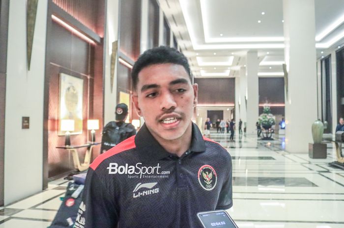 Pemain timnas U-22 Indonesia, Jeam Kelly Sroyer, saat ditemui di Hotel Fairmont, Senayan, Jakarta, Jumat (19/5/2023) malam.