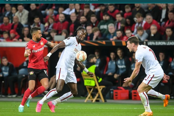 AS Roma berhasil melaju ke final Liga Europa 2022-2023 usai bermain imbang 0-0 pada leg kedua semifinal melawan Bayer Leverkusen. Pasukan Jose Mourinho berhak ke partai puncak dengan kemenangan agregat 1-0.