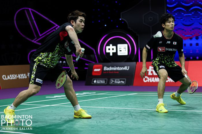 Pasangan ganda putra Jepang, Takuro Hoki/Yugo Kobayashi, pada perempat final Sudirman Cup 2023 melawan Thailand di Suzhou Olympic Sports Centre, Jumat (19/5/2023).