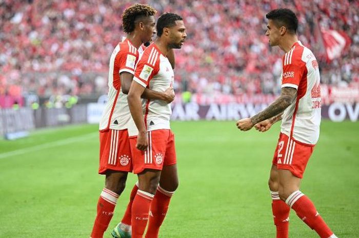 Winger Bayern Muenchen, Serge Gnabry, mencetak gol ke gawang RB Leipzig, Sabtu (21/5/2023).