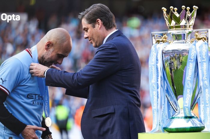 Pep Guardiola saat menerima medali juara Liga Inggris 2022-2023 bersama Manchester City.