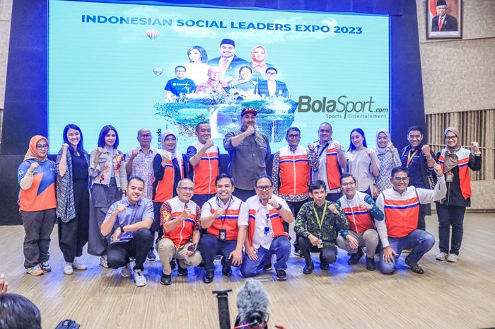 Menteri Pemuda dan Olahraga Republik Indonesia, Dito Ariotedjo serta para tamu undangan Indonesian Social Leaders Expo 2023 sedang berfoto di Universitas Indonesia, Depok, Jawa Barat, Selasa (23/5/2023) siang.