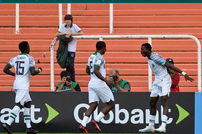 Nigeria memastikan diri lolos ke babak 16 besar Piala Dunia U-20 2023 bersama dengan Kolombia usai menekuk Italia 2-0 pada matchday kedua Grup C, Rabu (24/5/2023) atau Kamis dini hari WIB.