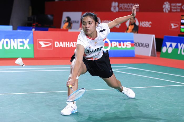 Aksi pebulu tangkis tunggal putri Indonesia, Gregoria Mariska Tunjung, saat bertanding pada babak kedua Malaysia Masters 2023 di Axiata Arena, Kuala Lumpur, Malaysia, Kamis, 25 Mei 2023