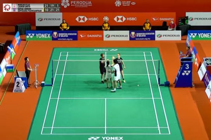 Ganda campuran Inggris, Marcus Ellis/Lauren Smith hanya diberi skor satu biji usai kalah dari wakil Thailand pada perempat final Malaysia Masters 2023, Jumat (26/5/2023) 