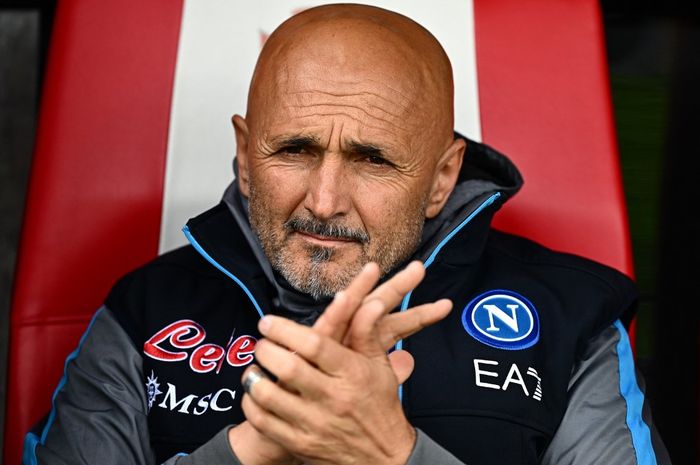 Luciano Spalletti dalam laga Napoli versus Monza di Liga Italia (14/5/2023). Napoli buka lowongan pelatih baru untuk gantikan Spalletti, calonnya mulai dari Antonio Conte sampai mantan musuh Shin Tae-yong.