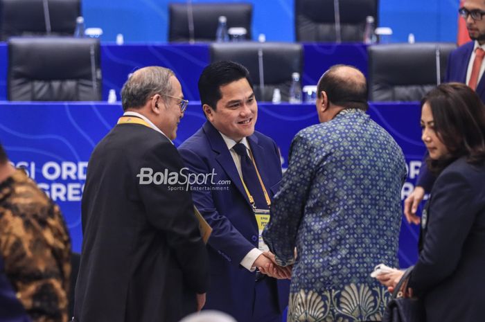 Ketua Umum PSSI, Erick Thohir, saat tiba dalam Kongres Biasa PSSI di Hotel InterContinental, Jakarta, Minggu (28/5/2023) siang.