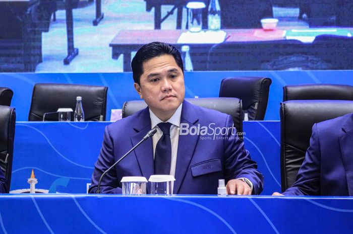 Ketua Umum PSSI, Erick Thohir, saat hadir dalam sesi jumpa pers di Hotel Intercontinental, Jakarta, Minggu (28/5/2023) siang.